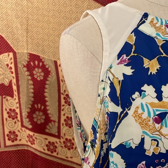 EUC Stitch Fix sleeveless printed keyhole top - Picture 4 of 6